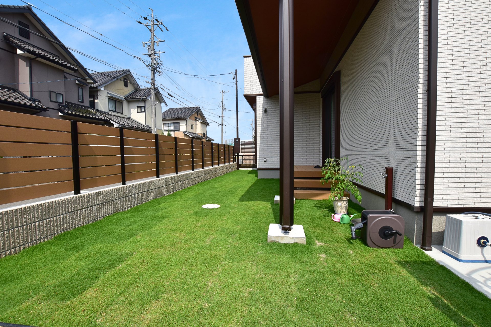 プライバシーを確保しながら日当たりも叶える外構事例