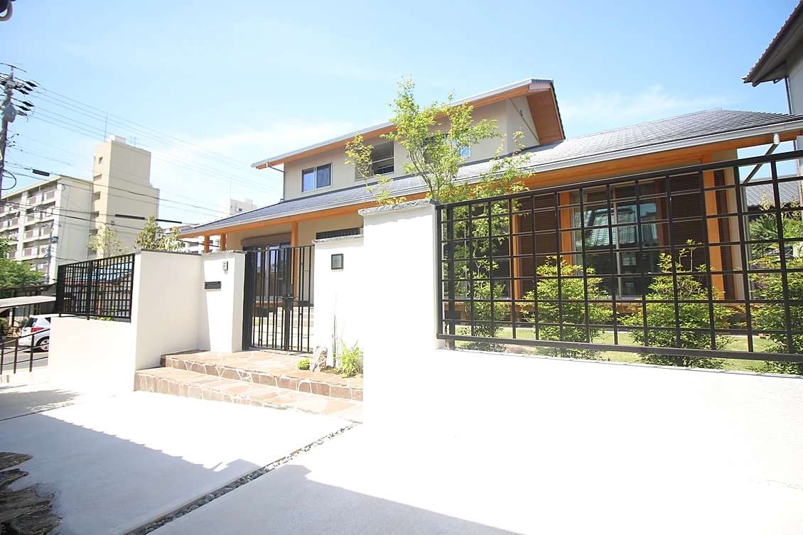 庭木がきれいな外構写真