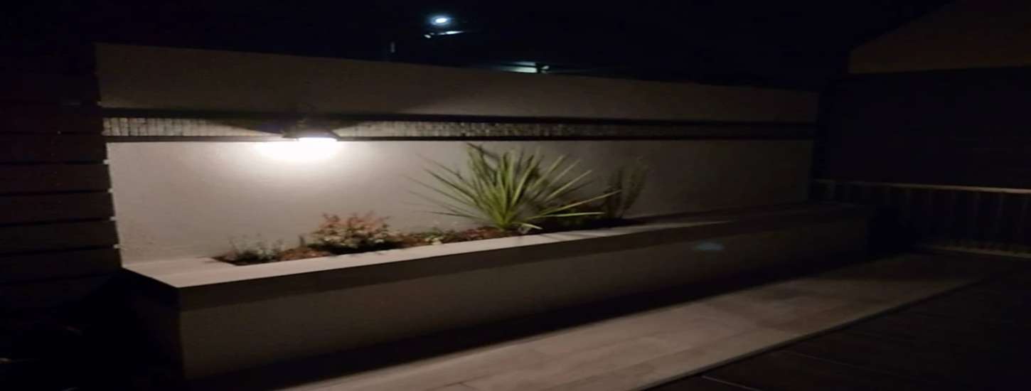 夜景が映えるライトアップ工事。照明を用いてお庭のグレードアップを図りましょう。