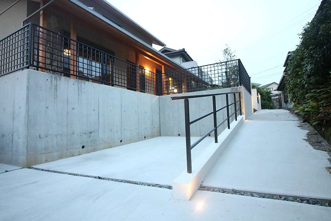 名古屋市緑区にて『和モダン』な新築外構工事が完成。白いジョリパットと鋳物の門扉を活用したオシャレ外構。 | モダン外構